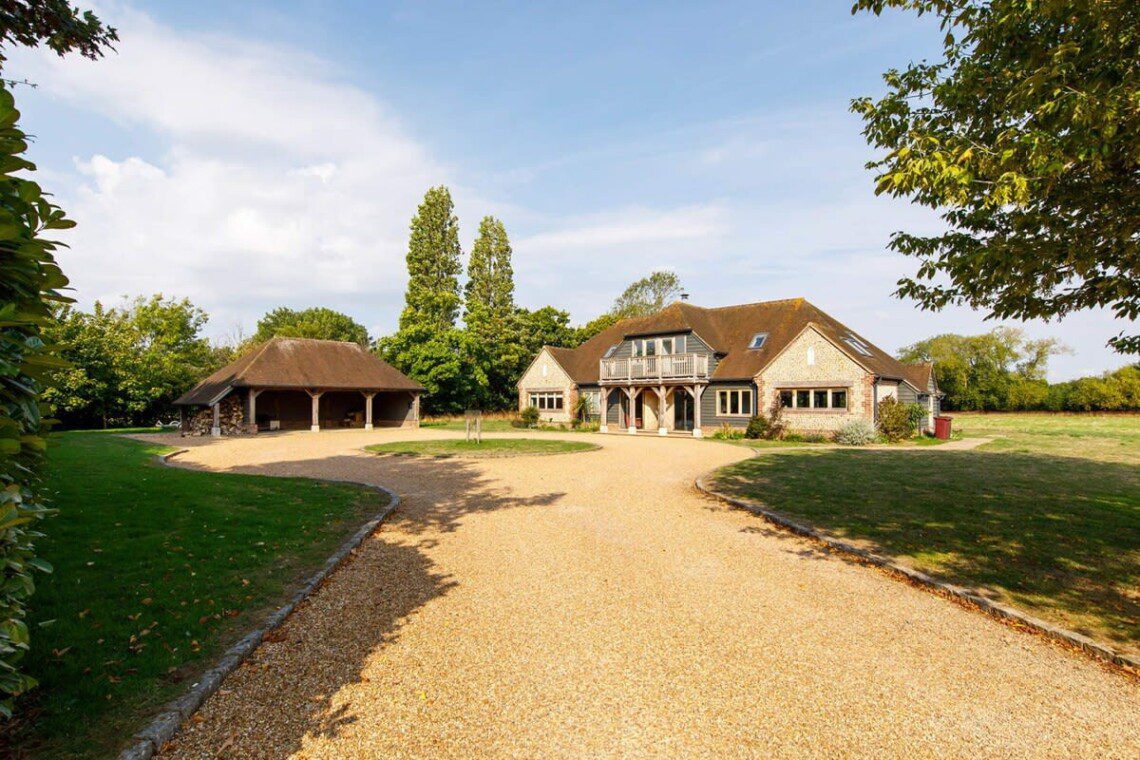 Our Barn Style Home With Hot Tub in Birdham