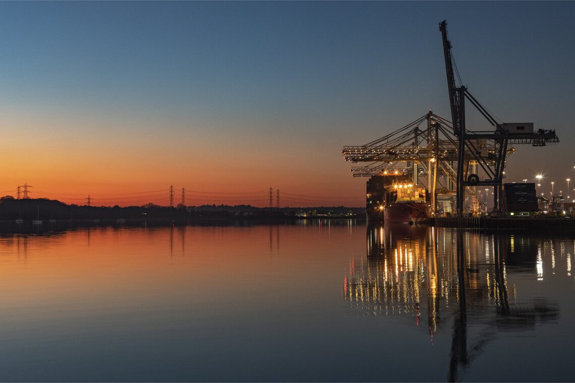 Wonderful sunset view over the water, showcasing one of the relaxing things to do in Southampton